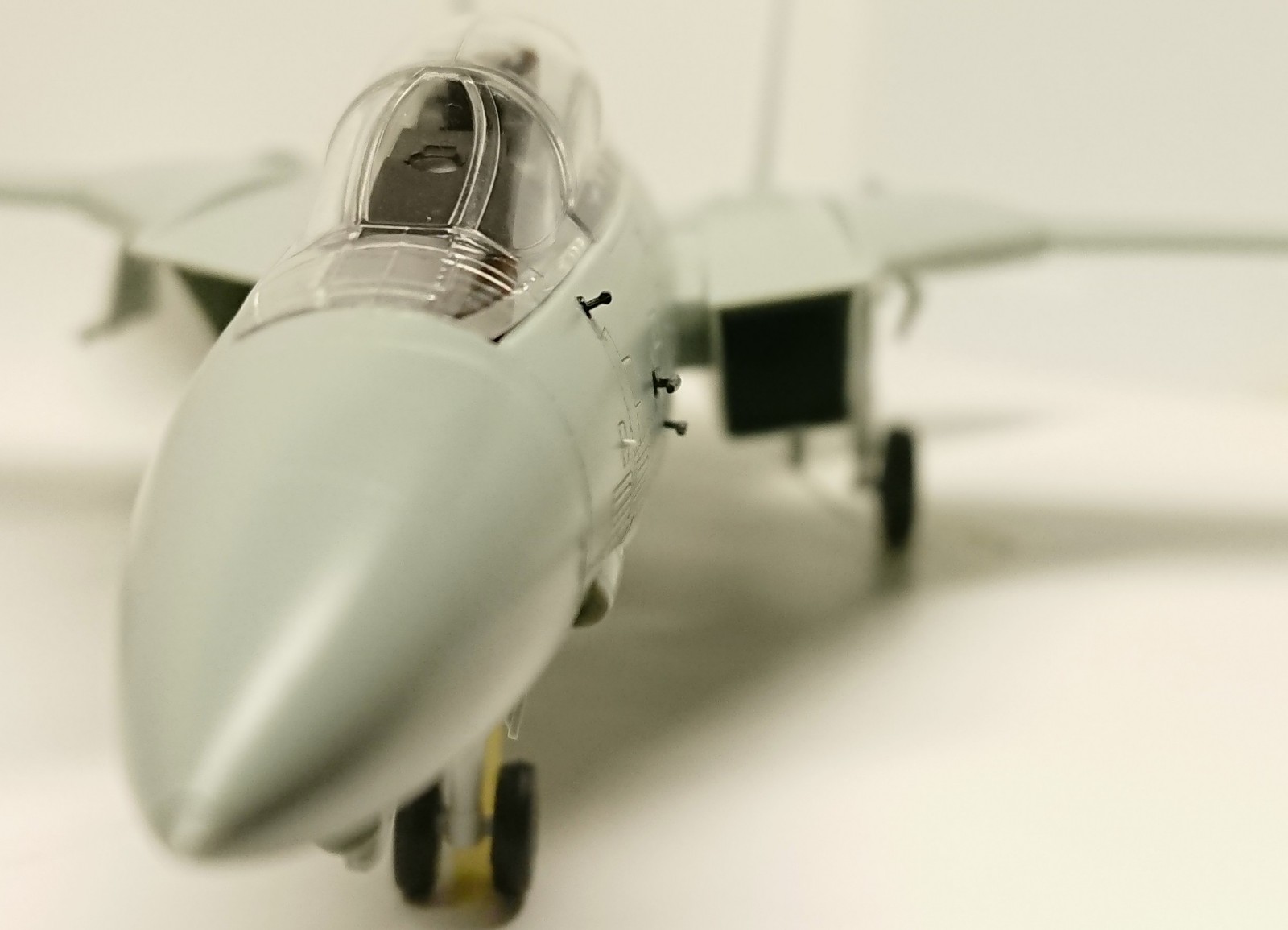 塗装不要の戦闘機プラモデル！童友社 1/72 凄プラモデルシリーズ 第6弾「F-14Aトムキャット」を製作レビュー | 初心者プラモデル道