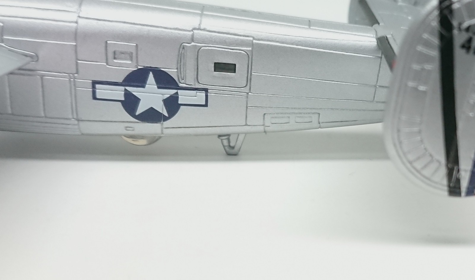 塗装済み】1/144 B-24J リベレーターを製作レビュー【ビッグバード vol 